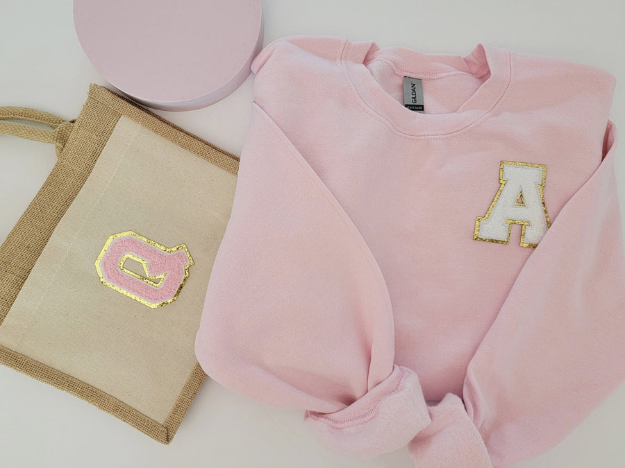 Varsity Letter Patch Crewneck Sweatshirt, Single Initial Monogrammed Chenille Applique Sweatshirt, Bridesmaid Bachelorette gifts 90s Y2K