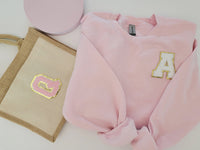 Varsity Letter Patch Crewneck Sweatshirt, Single Initial Monogrammed Chenille Applique Sweatshirt, Bridesmaid Bachelorette gifts 90s Y2K