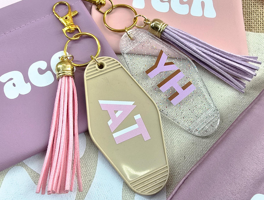 Motel Keychain Personalized with Shadow Monogram Retro Hotel Keychain Bridesmaid Gifts Bachelorette Gift Preppy Glitter Keychain with Tassel