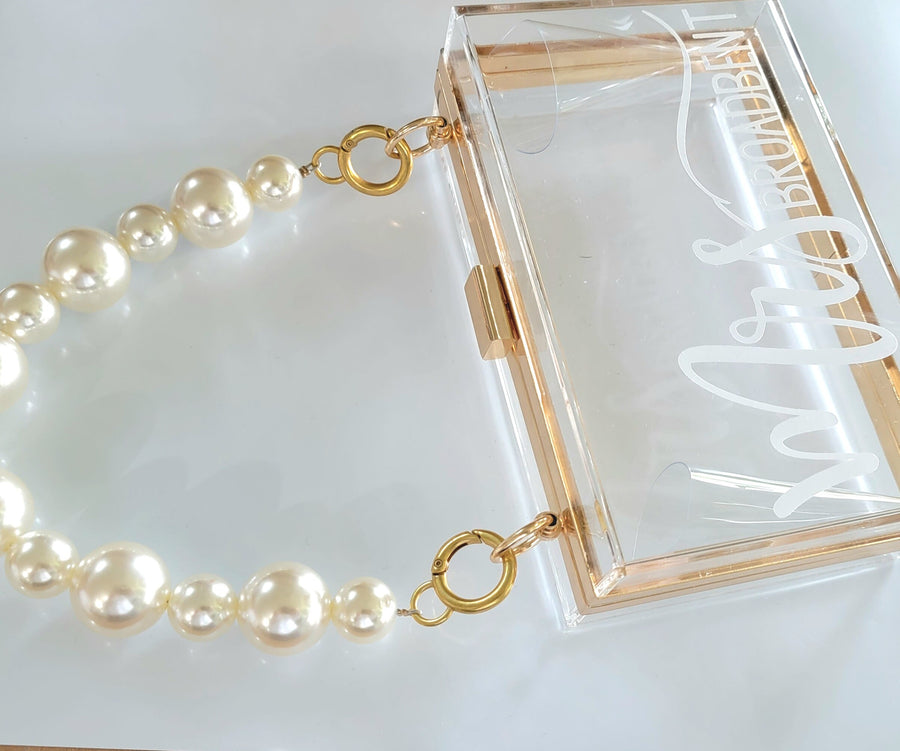 Personalized Acrylic Bridal Clutch for Mrs Bride Bridesmaid Maid of Honor Gift Bachelorette Party Favors Honeymoon Bag Going out CL1